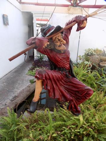 Raamdecoratie Heks xxl hangend aan bezem decoratie beschikbaar voor biedingen