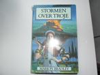 Bradley, Marion Zimmer : Stormen over Troje HC, Boeken, Ophalen of Verzenden, Gelezen, Marion Zimmer Bradley