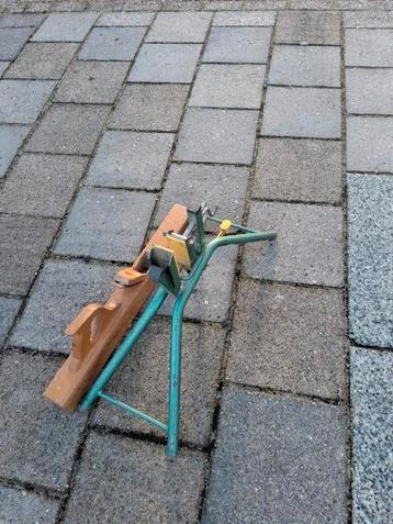 Deurslee of deurbok met houten rijschaaf,  beschikbaar voor biedingen