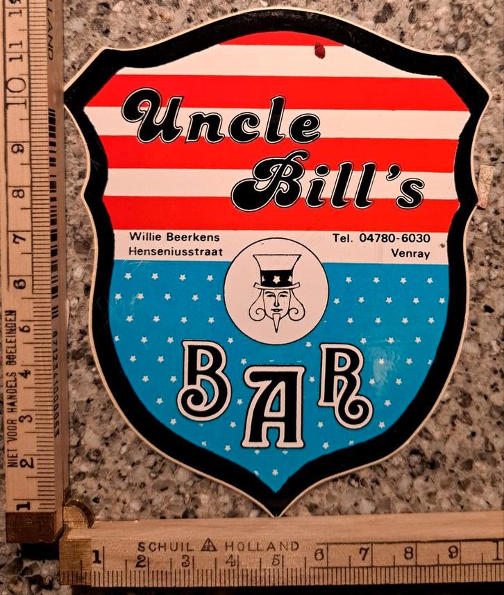 Vintage sticker Uncle Bill's Bar Venray strip Amerika vlag, Verzamelen, Stickers, Zo goed als nieuw, Ophalen of Verzenden