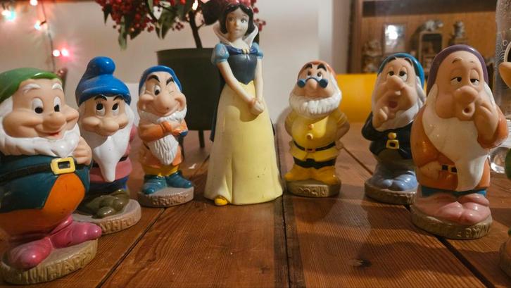 Sneeuwwitje en de 7 dwergen pieppoppetjes, Verzamelen, Disney, Beeldje of Figuurtje, Sneeuwwitje of Doornroosje, Ophalen of Verzenden