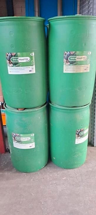 Gratis lege 200 liter vaten  beschikbaar voor biedingen