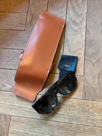 Céline CL40239F Oversized Vierkante Zonnebril beschikbaar voor biedingen