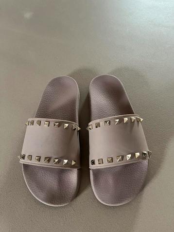 Valentino Garavani slippers beschikbaar voor biedingen