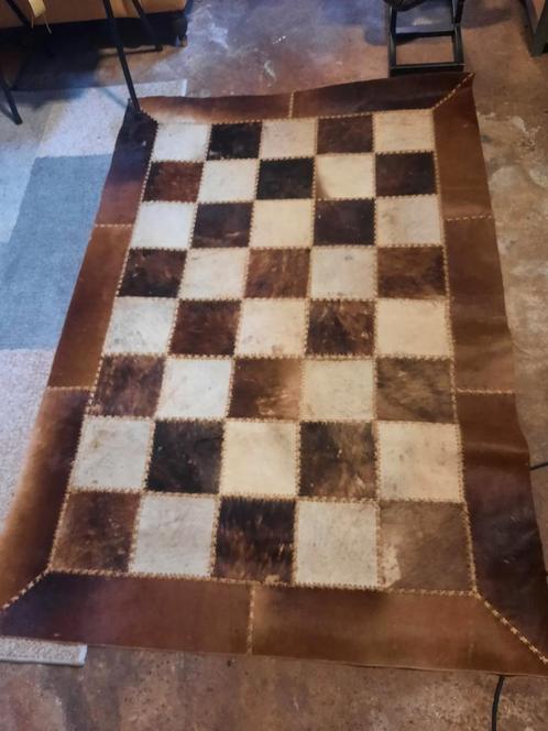 Vloerkleed van koeienhuid, Huis en Inrichting, Stoffering | Tapijten en Kleden, Zo goed als nieuw, Rechthoekig, Wit, Bruin, Ophalen of Verzenden