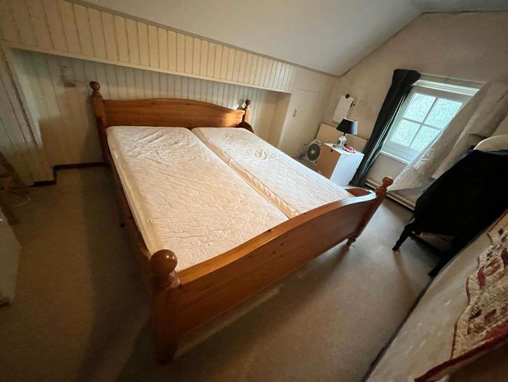 2-persoons Houten Bed met Auping bedbodem (zonder matrassen), Huis en Inrichting, Slaapkamer | Complete slaapkamers, Zo goed als nieuw
