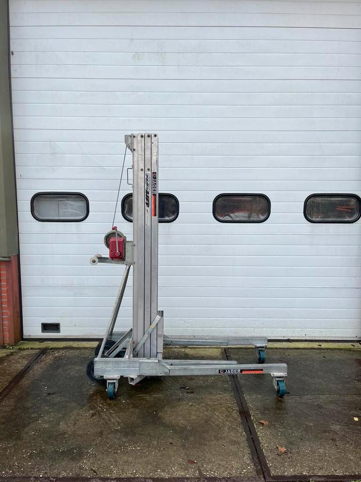 Montagelift te huur, Doe-het-zelf en Verbouw, Steigers, Zo goed als nieuw, Ophalen