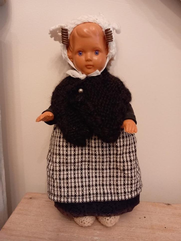 vintage mooi Zeeuws klederdracht  popje, 21 cm., Verzamelen, Poppen, Zo goed als nieuw, Pop, Verzenden