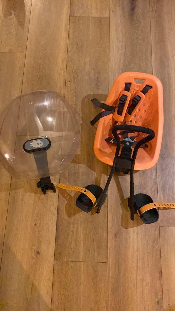 Kinder stoeltje yepp mini orange met scherm, Fietsen en Brommers, Fietsaccessoires | Fietsstoeltjes, Zo goed als nieuw, Ophalen of Verzenden