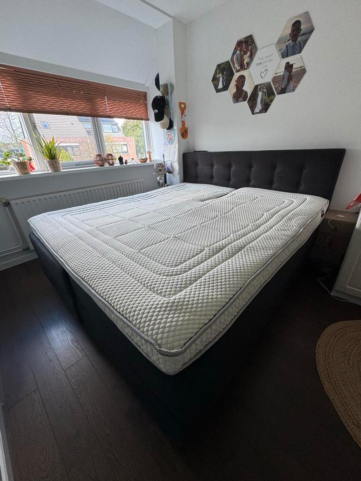 Swiss Sense Elektrisch Verstelbaar Bed 180x200 + Topper, Huis en Inrichting, Slaapkamer | Bedden, Zo goed als nieuw, Tweepersoons