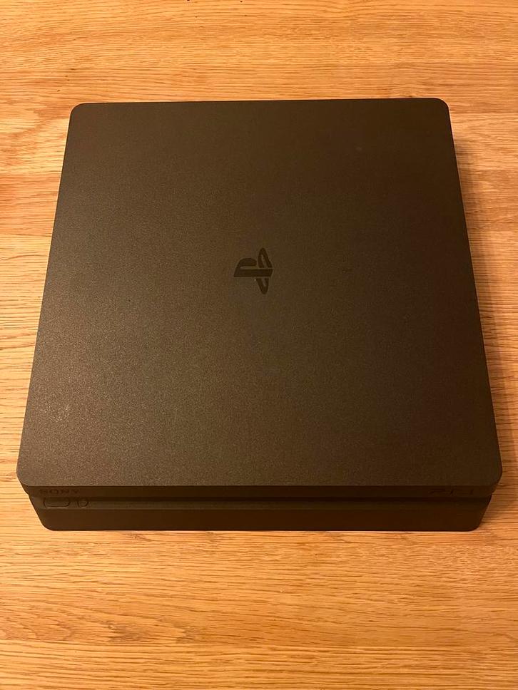 PS4 Slim 400GB + 2 Controllers, Spelcomputers en Games, Spelcomputers | Sony PlayStation 4, Gebruikt, Slim, 500 GB, Met 2 controllers