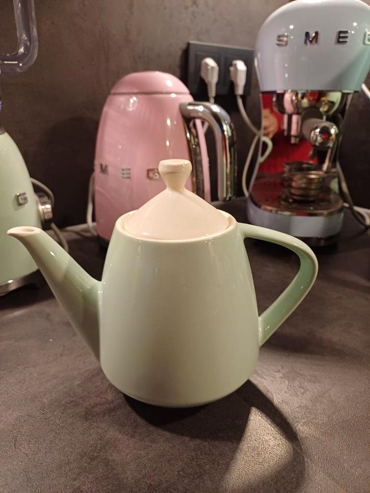 Zeldzame koffiepot van Regout in pastel groen, Antiek en Kunst, Antiek | Servies los, Verzenden