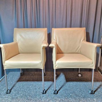 2 Design on stock fauteuils model Gola.  beschikbaar voor biedingen