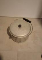 verkoop vintage aluminium pan met deksel en hengsel circa 26, Huis en Inrichting, Keuken | Potten en Pannen, Ophalen of Verzenden