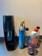 Zwarte SodaStream met 4 flessen en 2 cilinders soda stream, Ophalen of Verzenden, Gebruikt