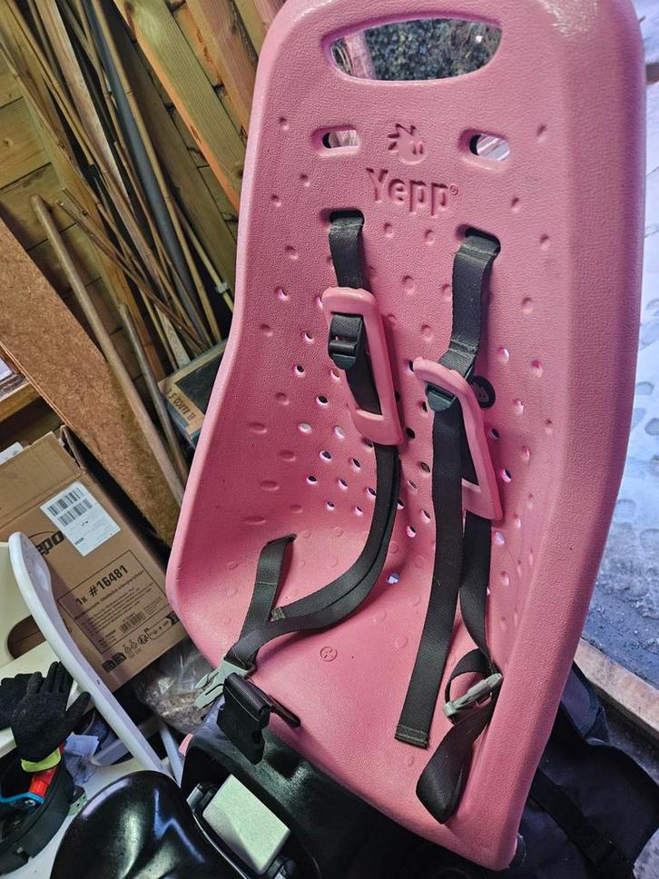 Yepp Fietsstoeltje Achter - Roze, Fietsen en Brommers, Fietsaccessoires | Fietsstoeltjes, Zo goed als nieuw, Achterzitje, 9 t/m 18 kg