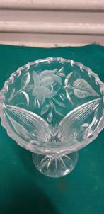 Vaas van bewerkt glas met matte bloemen decoratie, Ophalen of Verzenden