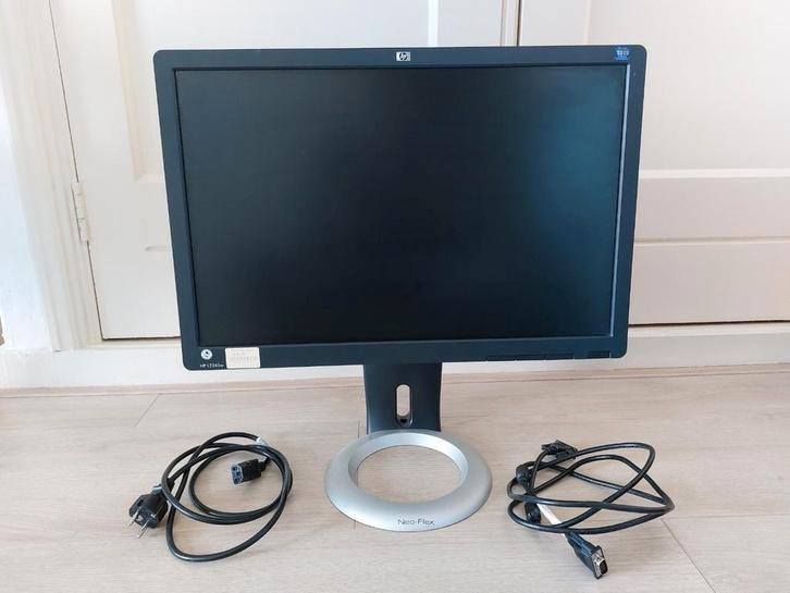 HP l2245w monitor, Computers en Software, Monitoren, Zo goed als nieuw, 61 t/m 100 Hz, DVI, VGA, In hoogte verstelbaar, Draaibaar