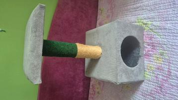 Kattenkrabpaal beschikbaar voor biedingen