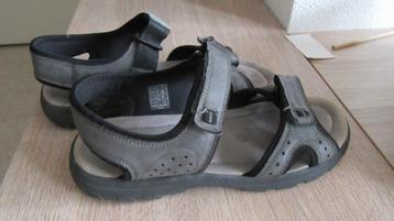 nette grijze sandalen beschikbaar voor biedingen