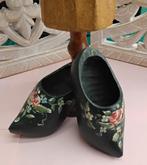 Poppen Schoenen/Klompjes Groen Handbeschilderd Bloemen, Verzamelen, Verzenden, Gebruikt, Kleertjes