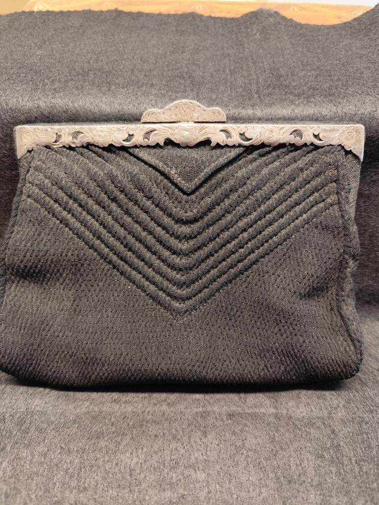 Oud Hollands avondtasje met zilveren beugel., Sieraden, Tassen en Uiterlijk, Portemonnees, Ophalen of Verzenden, Zo goed als nieuw