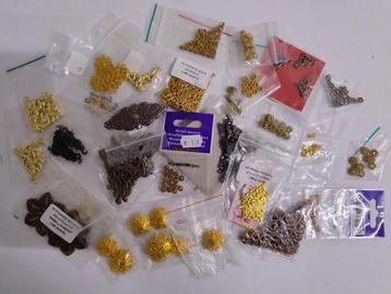 Goud en Zilverkleurige decoraties  beschikbaar voor biedingen