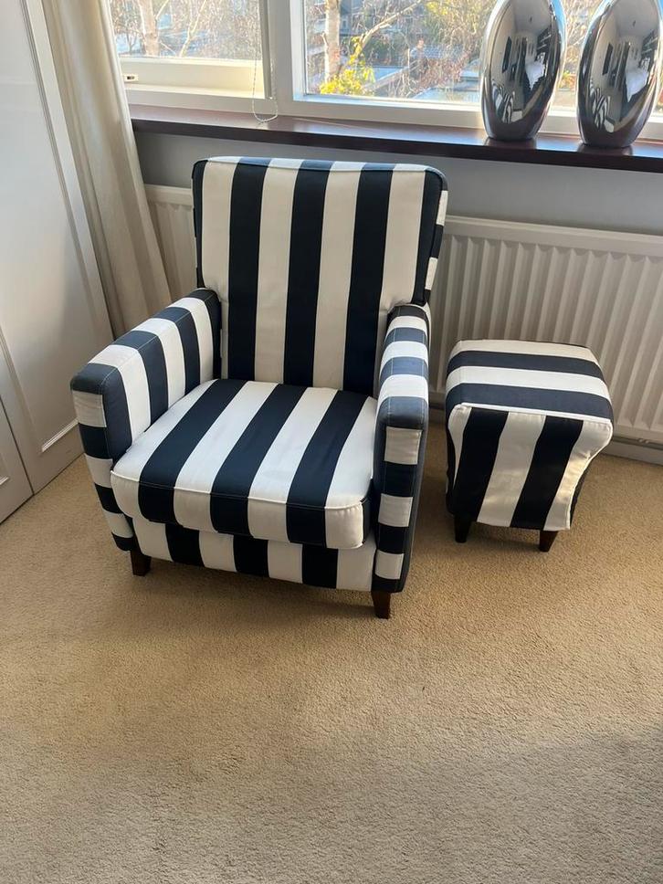 Fauteuil met hocker zwart wit gestreept, Huis en Inrichting, Fauteuils, Zo goed als nieuw, 50 tot 75 cm, 75 tot 100 cm, Ophalen