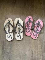 2 paar slippers mt 38 en mt 44 van SANADOME per paar €2,00, Kleding | Dames, Schoenen, Slippers, Overige kleuren, Ophalen of Verzenden