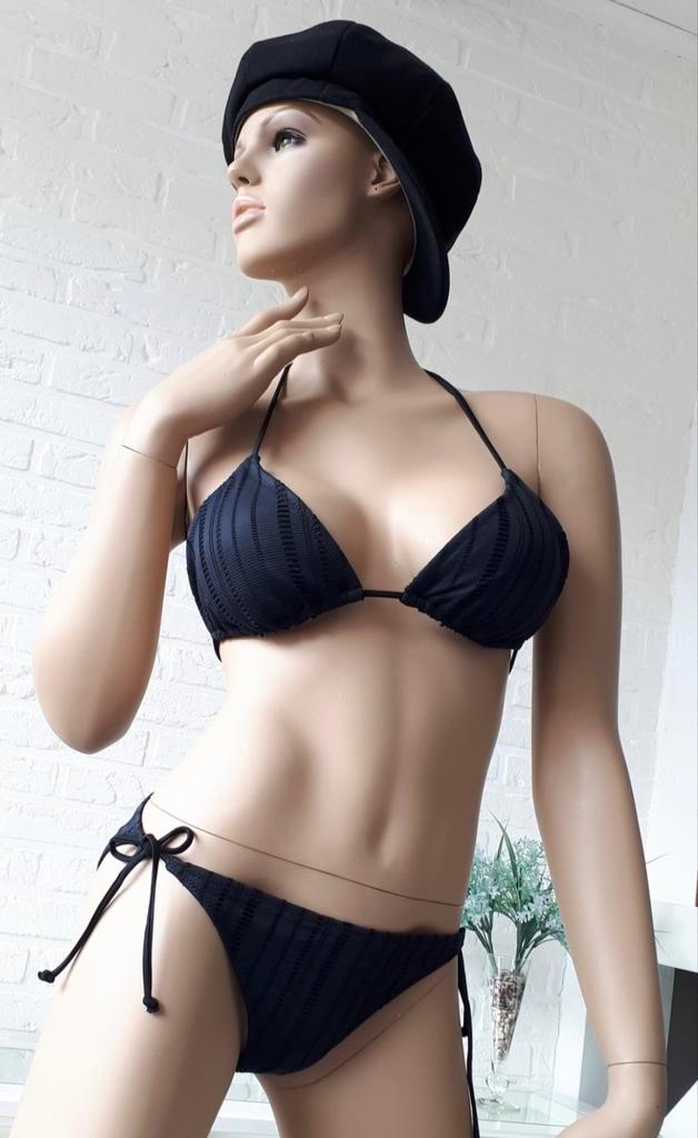Partij verkopen! Brunotti
Bikinitop of slip 100 stuks € 650, Kleding | Dames, Badmode en Zwemkleding, Nieuw, Bikini, Overige kleuren