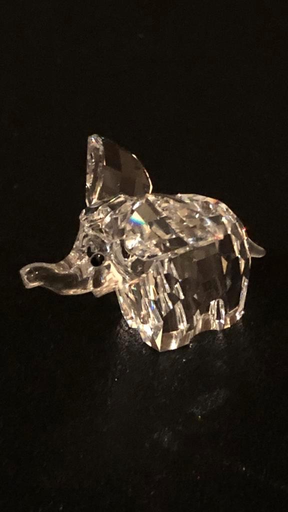 NIEUWSTAAT SWAROVSKI OLIFANT, Verzamelen, Swarovski, Zo goed als nieuw, Figuurtje, Ophalen of Verzenden
