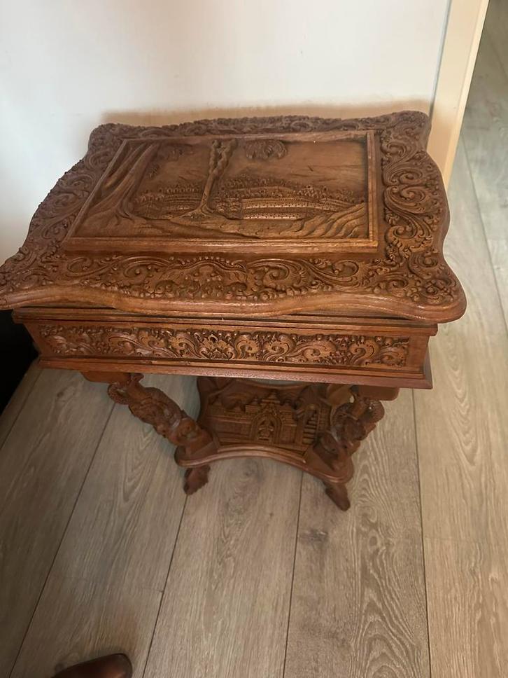 Indonesische Naaitafel met Houtsnijwerk, Antiek en Kunst, Antiek | Meubels | Tafels, Ophalen of Verzenden