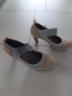 grijs/beige pumps, Ophalen of Verzenden, Zo goed als nieuw, Schoenen met hoge hakken, Grijs