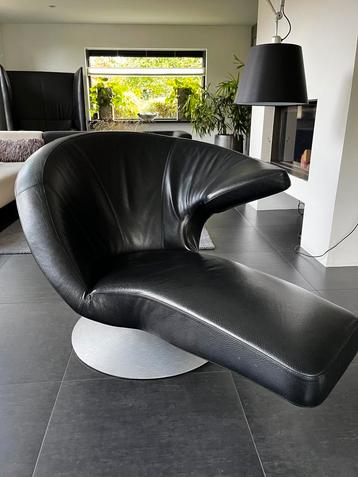 Leolux Parabolica fauteuil in zwart leer - aluminium voet beschikbaar voor biedingen