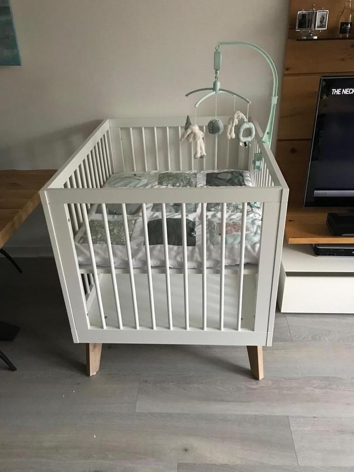 Kidsmill Sixties Box - Mat Wit met Houten Poten, Kinderen en Baby's, Boxen, Zo goed als nieuw, Ophalen