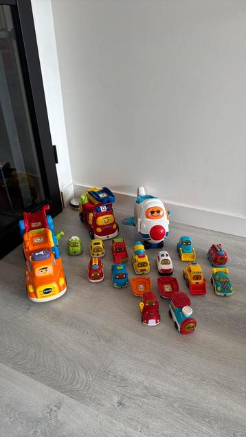Vtech Toet toet auto’s en baan verzameling.  beschikbaar voor biedingen