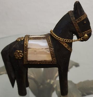 Bronzen beeld paard antiek brons hout en parelmoer schelp beschikbaar voor biedingen