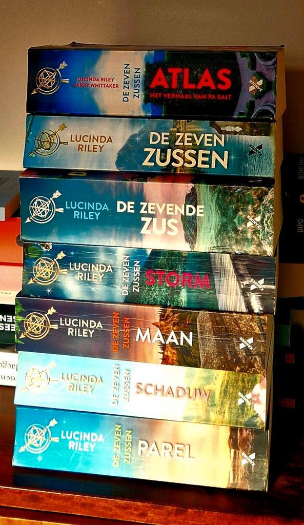 De Zeven Zussen (6 delen) + Atlas, Boeken, Romans, Zo goed als nieuw, Ophalen of Verzenden