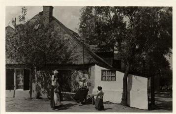 Spakenburg - volk dorpsgezicht - ongelopen beschikbaar voor biedingen