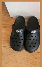 Umbro slippers, Kleding | Heren, Schoenen, Slippers, Zwart, Ophalen of Verzenden, Zo goed als nieuw