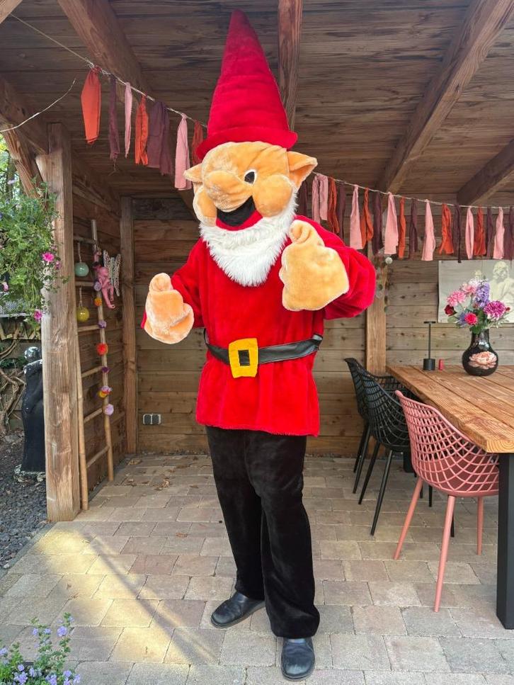 Feestje? Laat een leuke mascotte kabouter voorbijkomen, Hobby en Vrije tijd, Feestartikelen | Verhuur, Zo goed als nieuw, Verjaardag