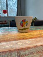 Bloempot met bloemmotief, Tuin en Terras, Bloempotten, Rond, Binnen, Ophalen of Verzenden, Zo goed als nieuw