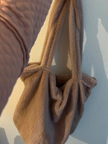 Teddytas beschikbaar voor biedingen