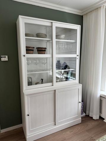 Havsta IKEA vitrinekast met schuifdeuren beschikbaar voor biedingen