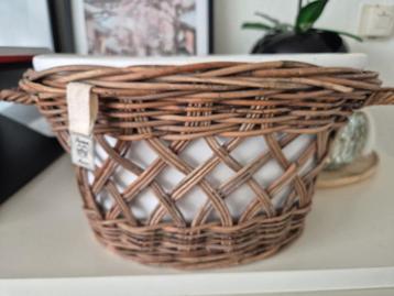 Rattan ovale bloempot van het merk Riviera Maison beschikbaar voor biedingen