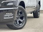 Dodge RAM 1500 MY2025 BPM VRIJ Bighorn Night 4x4 Crew Cab, Auto's, Automaat, Gebruikt, Zwart, Leder