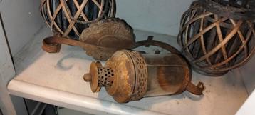 Brocante wandkandelaar metaal  beschikbaar voor biedingen