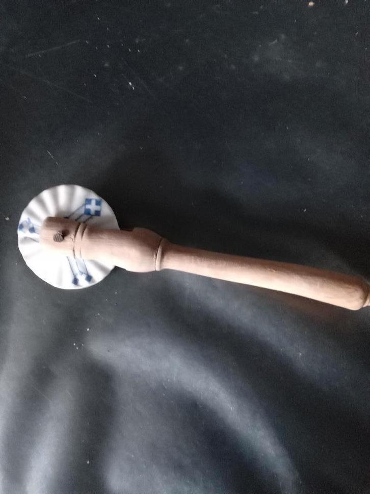 zeer oude aardewerk deegsnijder, Antiek en Kunst, Antiek | Servies los, Ophalen of Verzenden