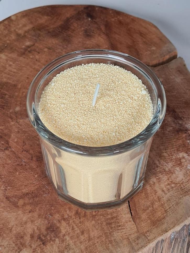 Kaarsenzand Beige 1kg Inclusief 15 Lonten, Huis en Inrichting, Woonaccessoires | Kandelaars en Kaarsen, Minder dan 25 cm, Overige materialen