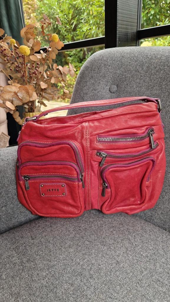 Mooie schoudertas van het merk Jette, Sieraden, Tassen en Uiterlijk, Tassen | Schoudertassen, Gebruikt, Overige merken, Rood, Leer